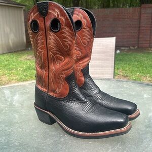 ARIAT Roughstock Buckboard Leather Boots